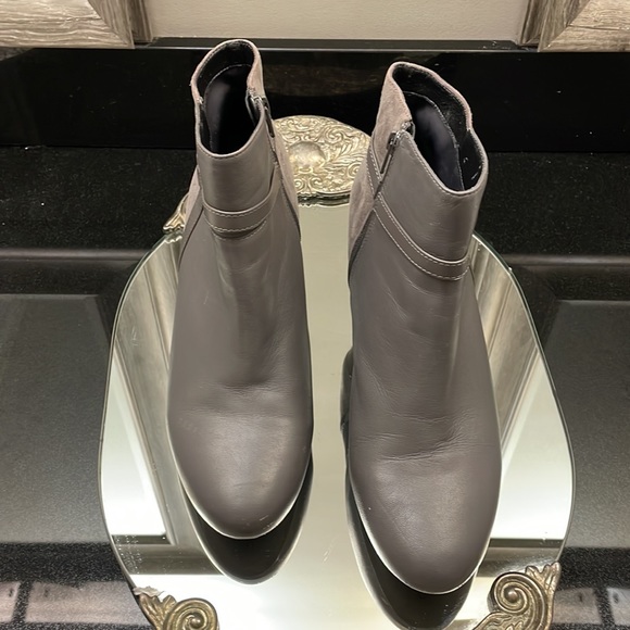 Easy Spirit Boots - Picture 3 of 8